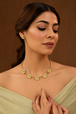 Load image into Gallery viewer, Textured Disc Hasli Necklace