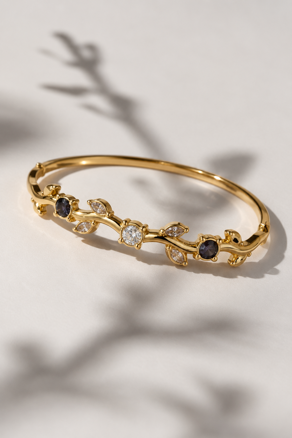 Black accent leaf vine kada