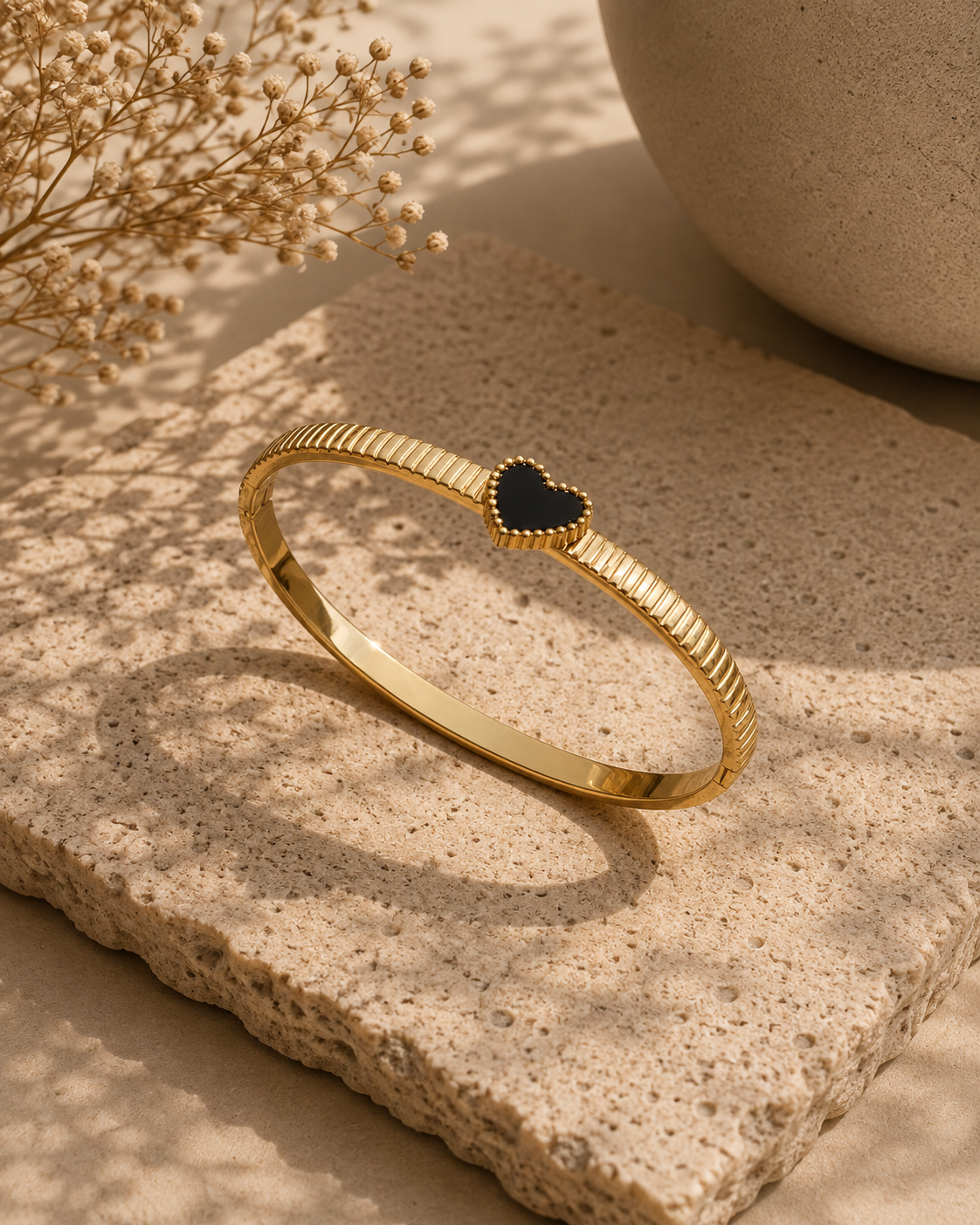 Black heart ribbed kada