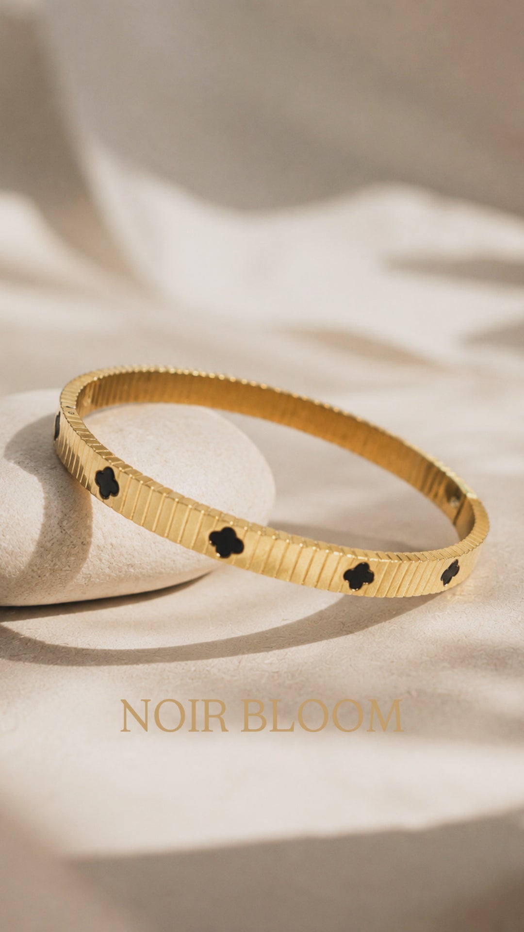 Noir Bloom Ribbed Kada