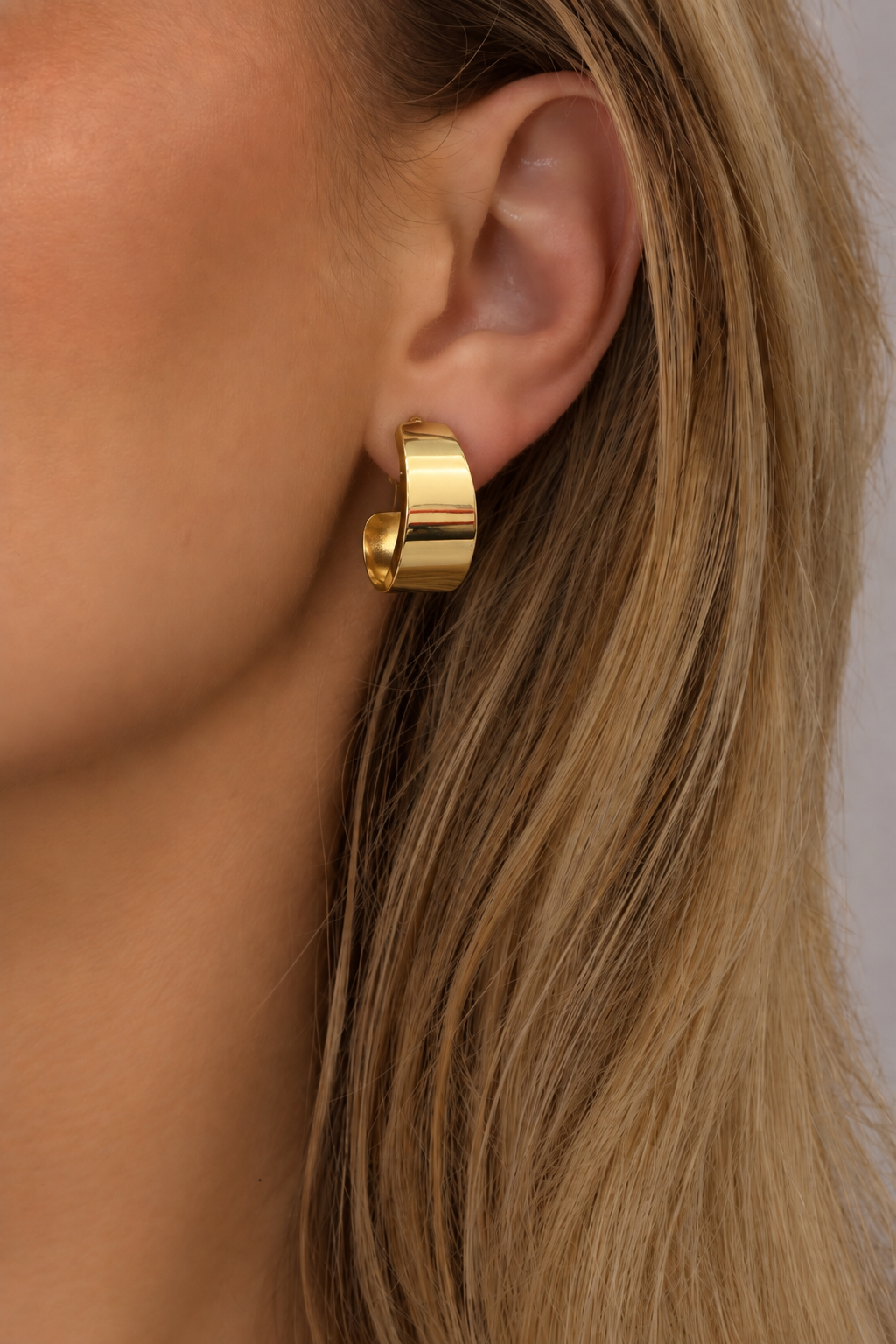 Polished wide hoop earrings