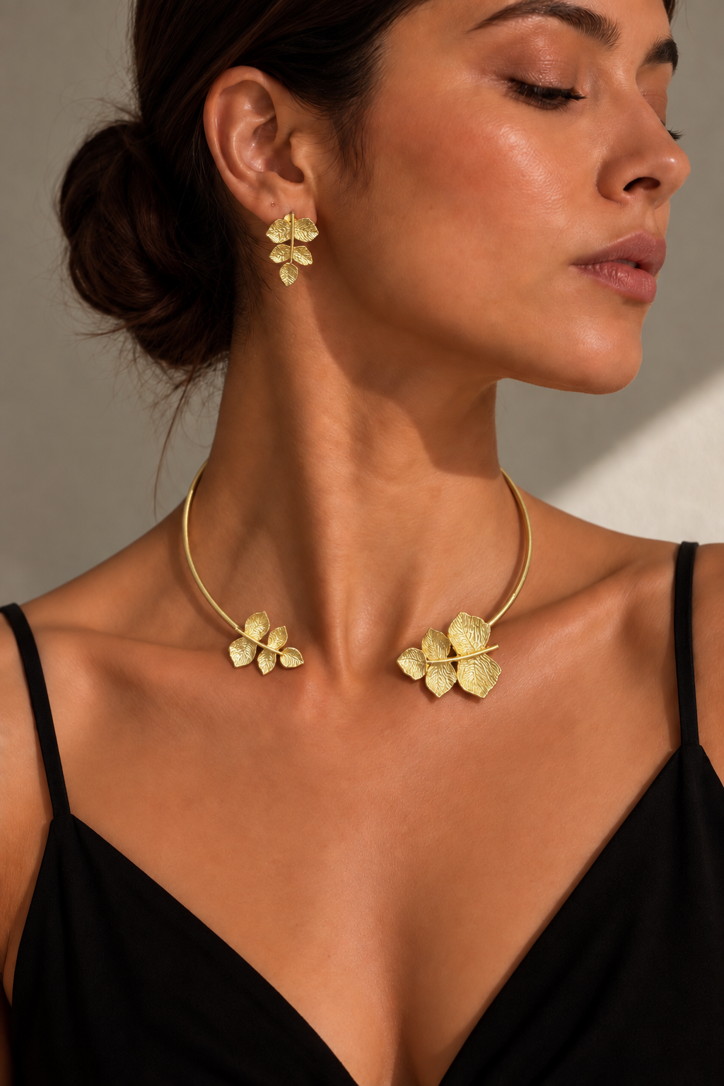 Sculpted leaf open hasli