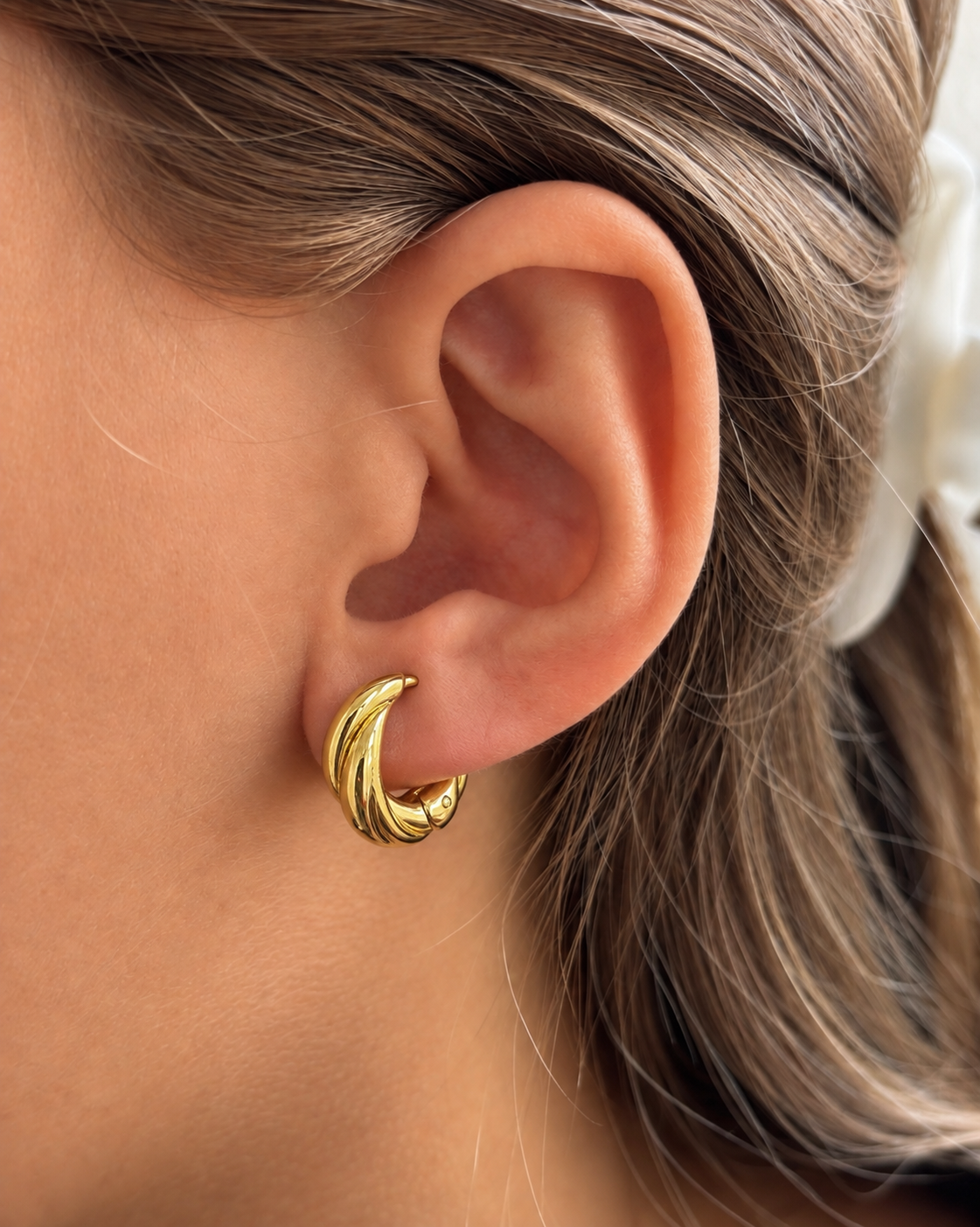 Sculpted wave hoop earrings
