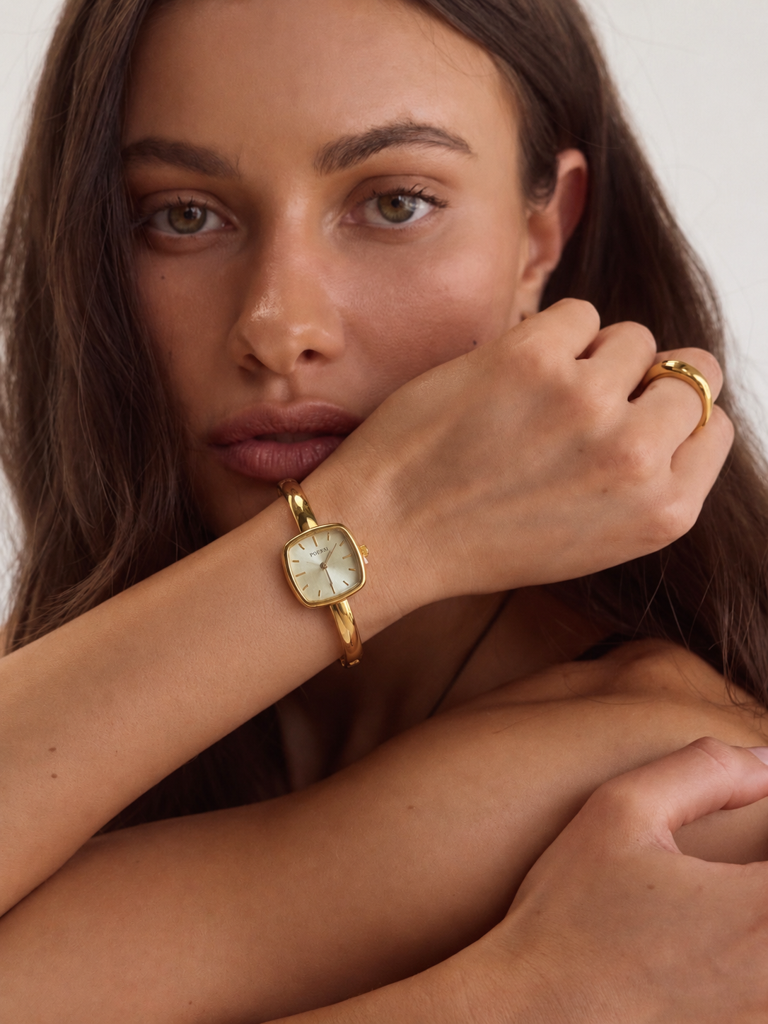 Square_pale_dial_bangle_watch