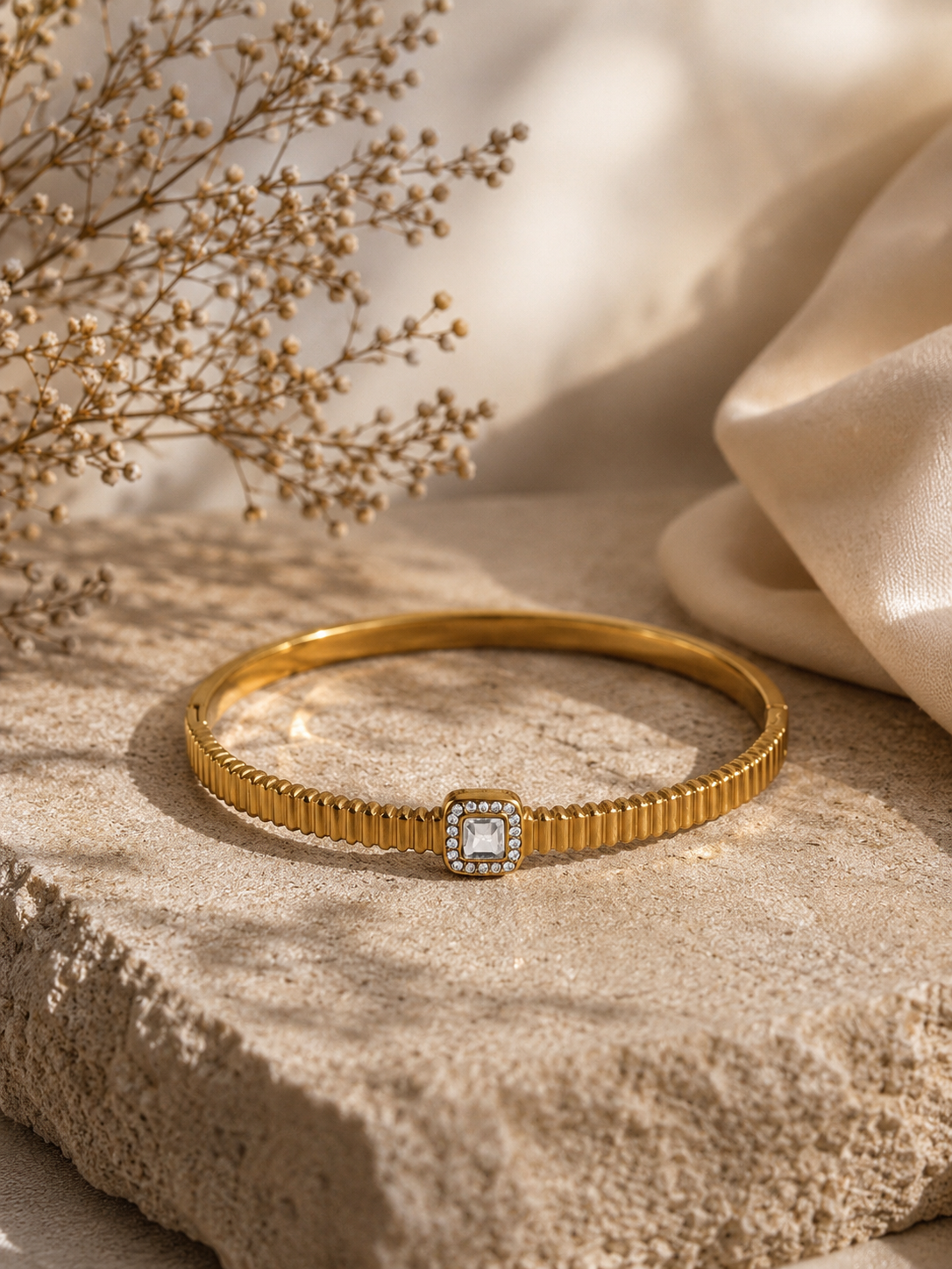Square stone ribbed kada