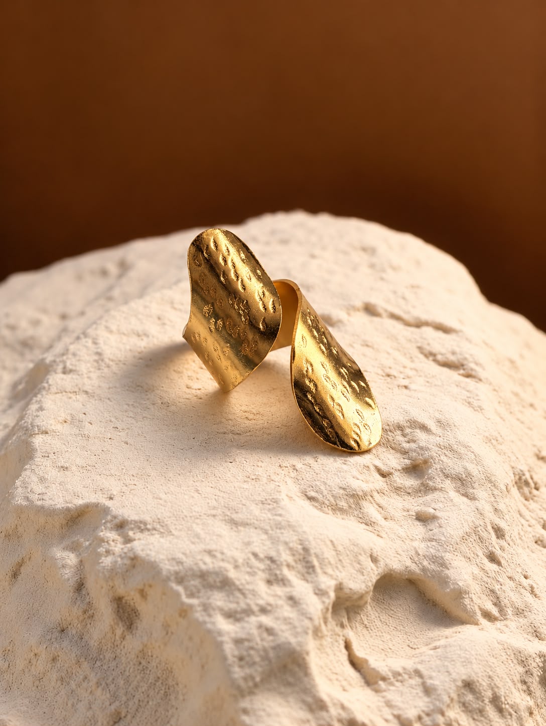 Textured twin leaf ring