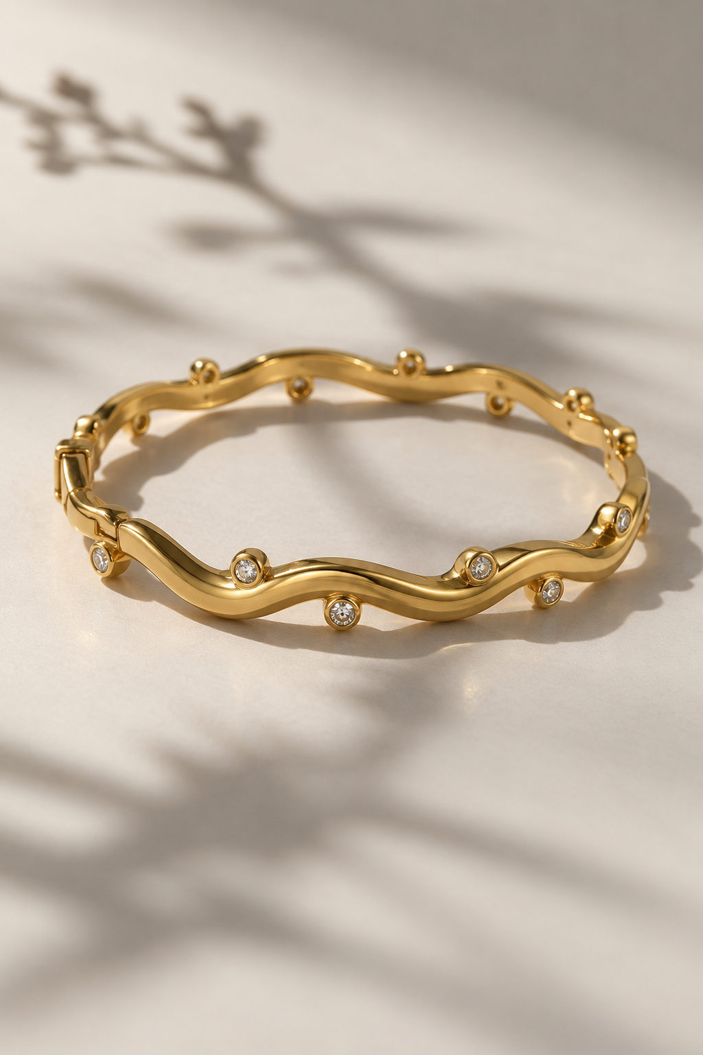 Wave and stone accent kada