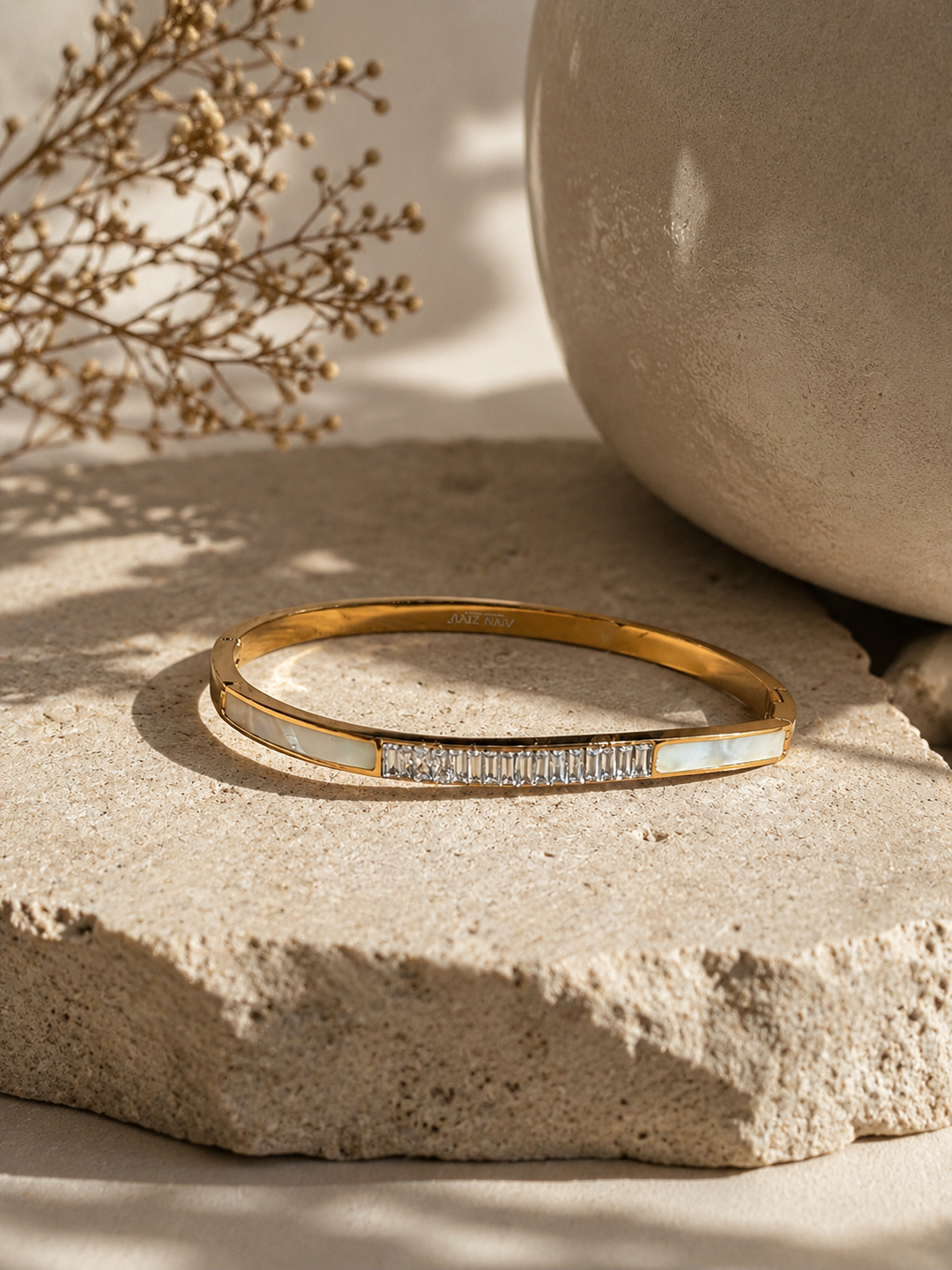 White Inlay and Stone Bar Kada
